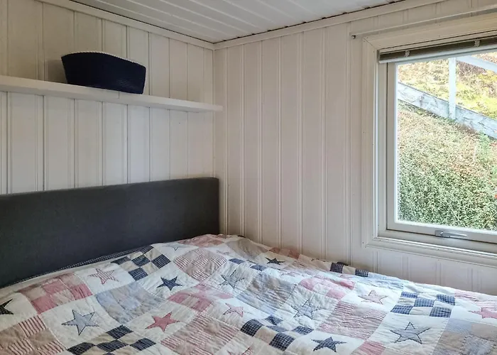 Feriehus Amazing In Omastrand With Wifi Gjuvsland